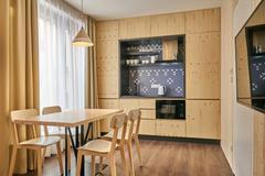 Resort je tak ideální nejen pro rodinnou dovolenou, ale i pro firemní akce, teambuildingy nebo stylové večírky pod Sněžkou. 