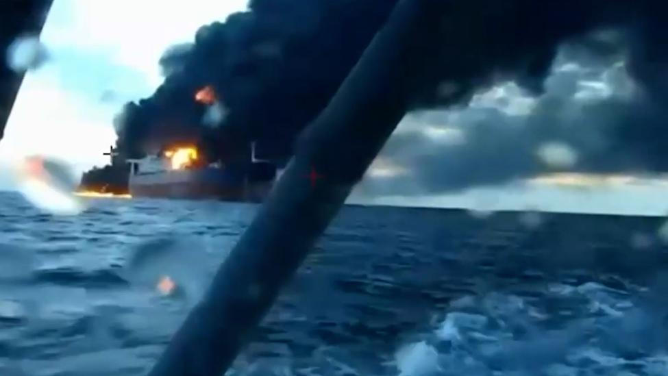 Ukrajina tvrdí, že zasáhla ruské tankery stínové flotily v Černém moři