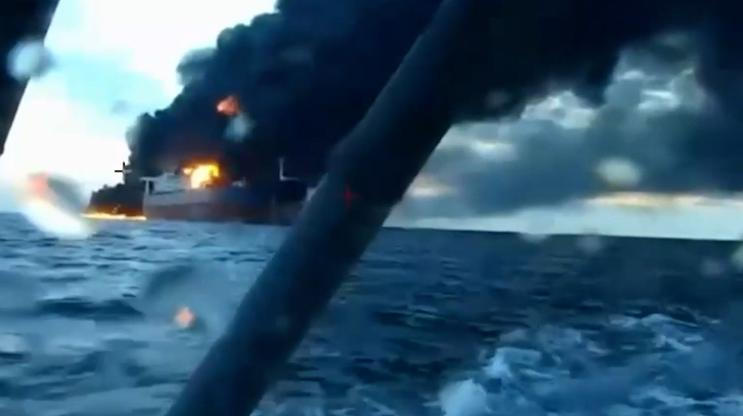 Ukrajina tvrdí, že zasáhla ruské tankery stínové flotily v Černém moři