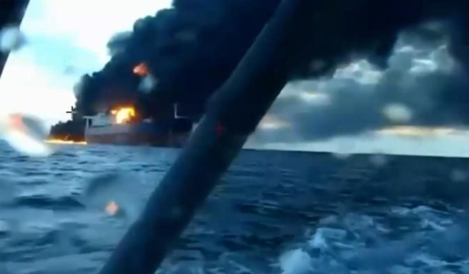 Ukrajina tvrdí, že zasáhla ruské tankery stínové flotily v Černém moři