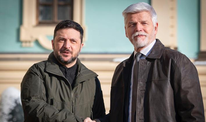 Ukrajinský prezident Volodymyr Zelenskyj udělil v pátek svému českému protějšku Petru Pavlovi Řád knížete Jaroslava Moudrého nejvyššího stupně. 