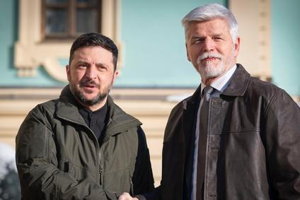 Ukrajinský prezident Volodymyr Zelenskyj udělil v pátek svému českému protějšku Petru Pavlovi Řád knížete Jaroslava Moudrého nejvyššího stupně. 