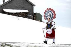 Škoda tyhle fotky minout: bicí & politika, cigareta jako symbol i labyrinty