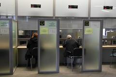 Nejohroženější jsou lidé pracující za přepážkami. Nahradí je umělá inteligence.