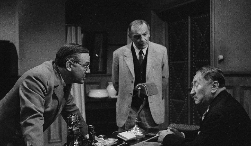 Josef Vinklář, Josef Bláha a Jaroslav Marvan v seriálu Hříšní lidé města pražského.