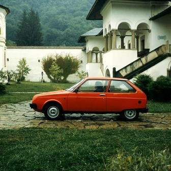 Základem rumunského auta se stal Projet Y, což bylo malé auto, které Citroën vyvíjel počátkem 70. let, ale po odkoupení Peugeotem ho nikdy nezačal sériově vyrábět.