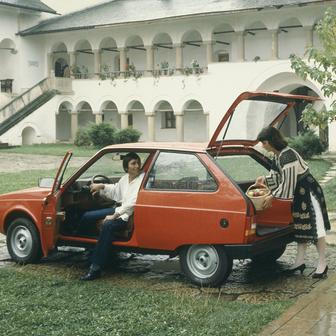 Vedle Citroënu vedly námluvy s rumunskou vládou i další značky, mezi nimi Volkswagen. Ale neúspěšně. Pomohly i dobré diplomatické vztahy Rumunska a Francie.
