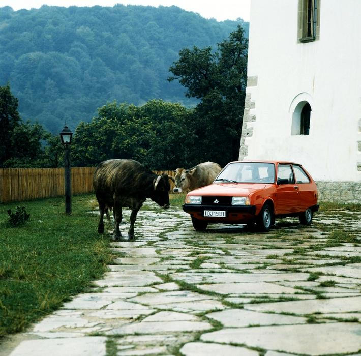 Na podzim roku 1981 měl v Rumunsku premiéru Oltcit, malý hatchback vyvinutý ve spolupráci rumunského státu s Citroënem.