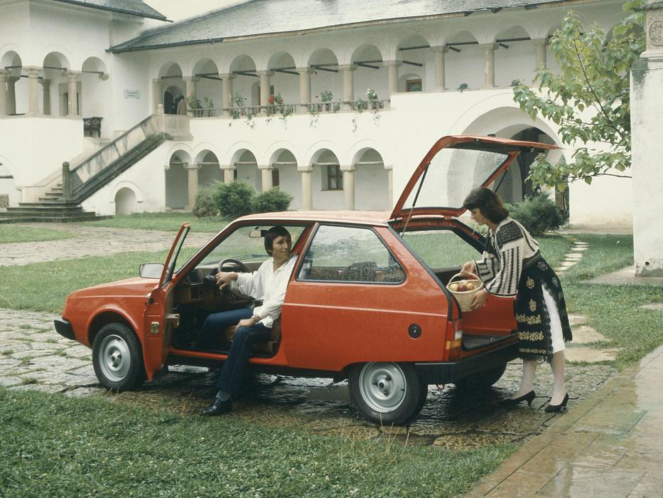 Vedle Citroënu vedly námluvy s rumunskou vládou i další značky, mezi nimi Volkswagen. Ale neúspěšně. Pomohly i dobré diplomatické vztahy Rumunska a Francie.