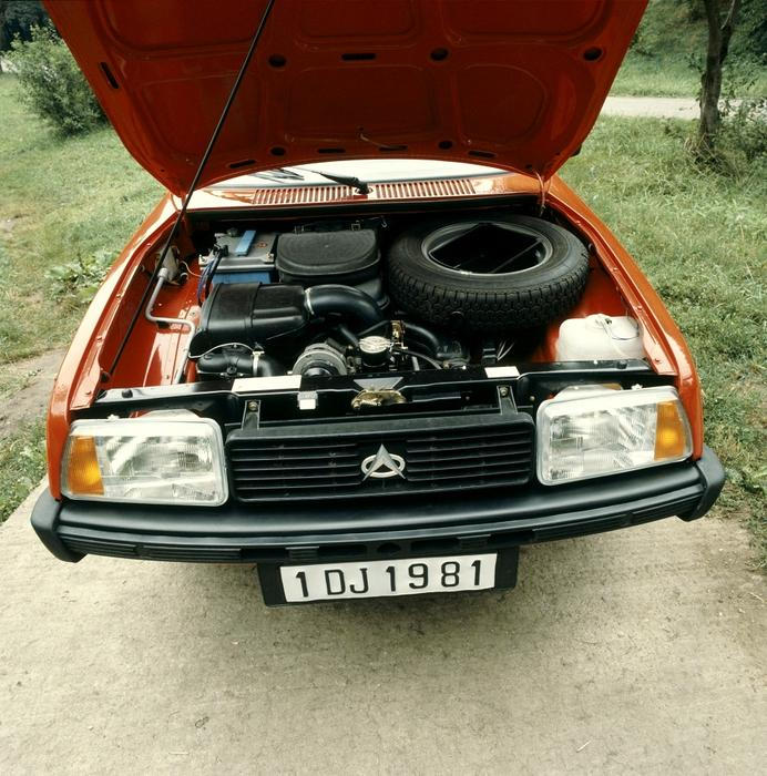 Pod kapotou verze Special byl vzduchem chlazený dvouválec boxer s objemem 652 cm3, který byl odvozený od jednotky v Citroënu 2CV. Výkon byl 25 kW a do Rumunska se dovážel z Francie.