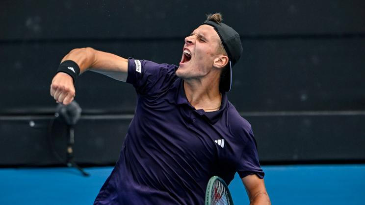 Jakub Menšík slaví zisk titulu na turnaji v Aucklandu 2026.