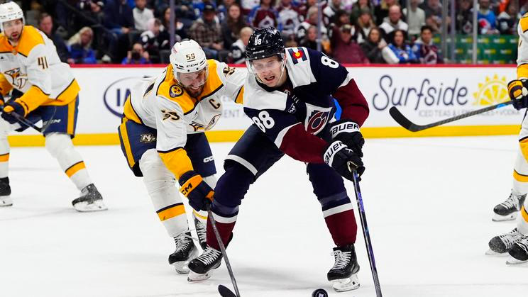 Martin Nečas v NHL v zápase Colorada proti Nashvillu