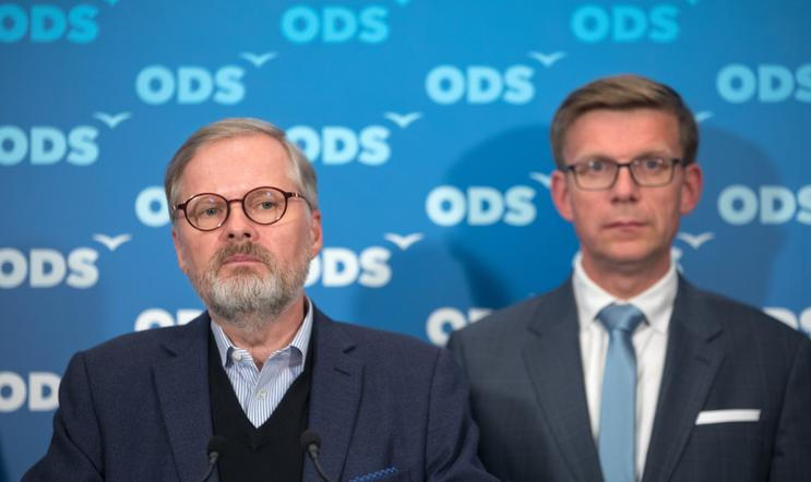 Kdo nahradí Petra Fialu v čele strany? Krajské nominace favorizují dosavadního místopředsedu Martina Kupku.