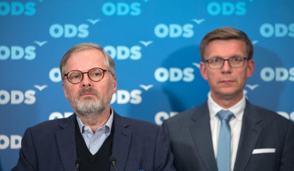 Kdo nahradí Petra Fialu v čele strany? Krajské nominace favorizují dosavadního místopředsedu Martina Kupku.