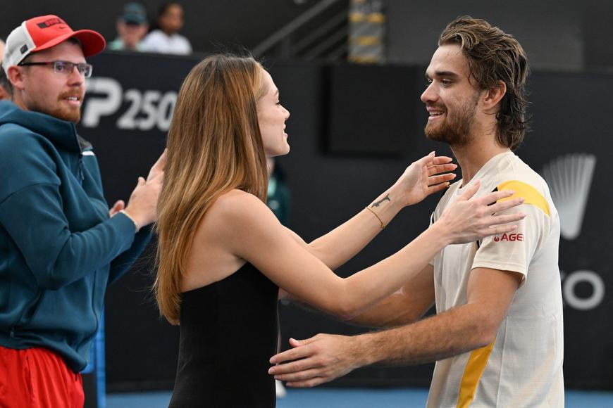 "Playstation tenis.“ Hádky s týmem Macháče nezlomily, Francouz mu tleskal nad hlavou