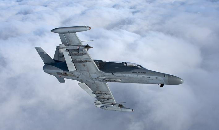 Na snímku L-159 Alca. Už před dvěma lety prezident Pavel řekl, že české podzvukové stíhací letouny L-159 by mohly být předány Ukrajině. Zdroj: Wikipedia