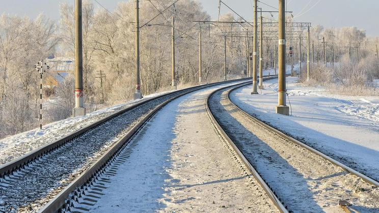 Vlak u Běchovic srazil muže, střet nepřežil, provoz na koridoru je omezen
