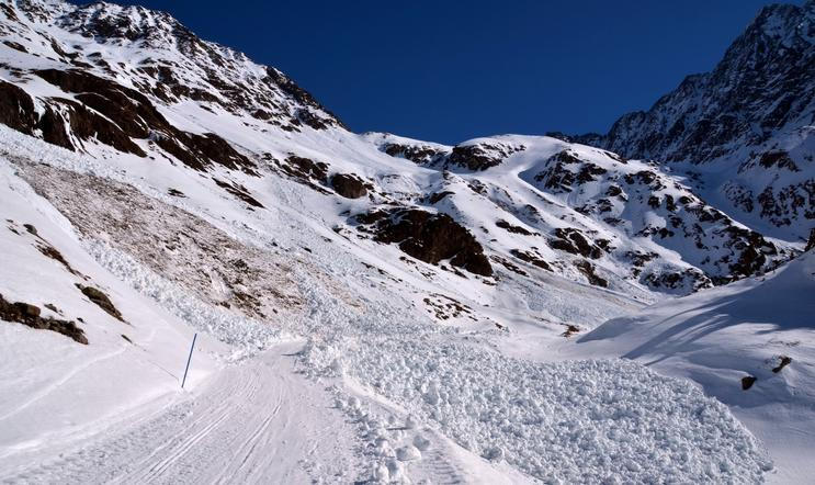 Rakouské Alpy dnes zasáhla série tragických nehod.