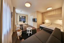 Moderní horský resort, situovaný přímo v centru Pece pod Sněžkou, je považován za jeden z projektů, které výrazně posunuly pojetí servisovaných apartmánů v českých horách.