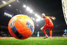 Škoda tyhle fotky minout: bicí & politika, cigareta jako symbol i labyrinty