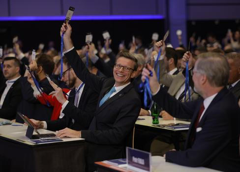 "Vedení ODS je kompletní, jsme připraveni do služeb České republiky, české společnosti, a od služeb ODS," uvedl po vyhlášení volby Kupka.