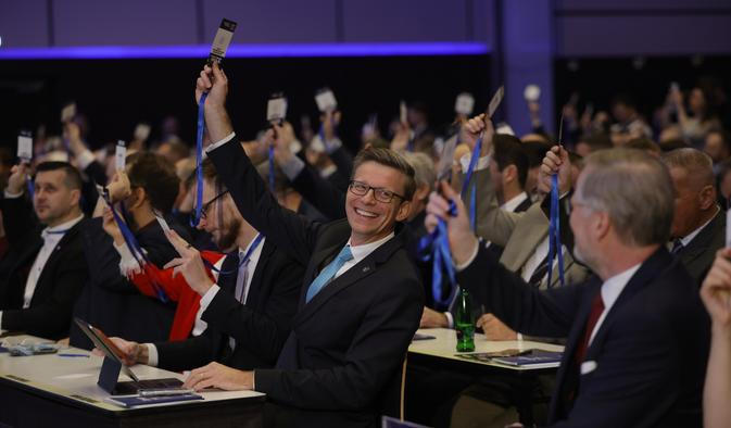 "Vedení ODS je kompletní, jsme připraveni do služeb České republiky, české společnosti, a od služeb ODS," uvedl po vyhlášení volby Kupka.