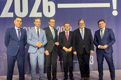 Nové vedení ODS tak, jak se postavili (zleva) po volbě řadových místopředsedů. Karel Haas, Tomáš Portlík (1. místopředseda), Martin Kupka (předseda), Pavel Drobil, Alexandr Vondra, Martin Červíček.