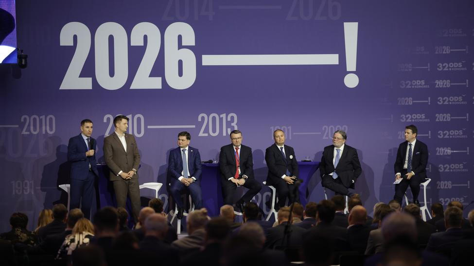 	
Řadovými místopředsedy ODS se na pražském kongresu stali poslanec Karel Haas, exministr životního prostředí Pavel Drobil, senátor Martin Červíček a europoslanec Alexandr Vondra. Neuspěli nováčci v poslaneckých řadách ODS Štěpán Slovák a Petr Sokol.