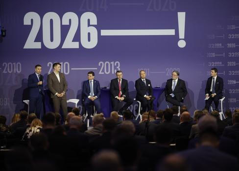 	
Řadovými místopředsedy ODS se na pražském kongresu stali poslanec Karel Haas, exministr životního prostředí Pavel Drobil, senátor Martin Červíček a europoslanec Alexandr Vondra. Neuspěli nováčci v poslaneckých řadách ODS Štěpán Slovák a Petr Sokol.