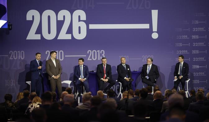 	
Řadovými místopředsedy ODS se na pražském kongresu stali poslanec Karel Haas, exministr životního prostředí Pavel Drobil, senátor Martin Červíček a europoslanec Alexandr Vondra. Neuspěli nováčci v poslaneckých řadách ODS Štěpán Slovák a Petr Sokol.