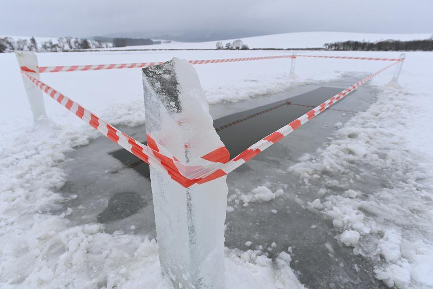 V lomu na Brněnsku se utopil muž, nejspíš chtěl plavat pod ledem