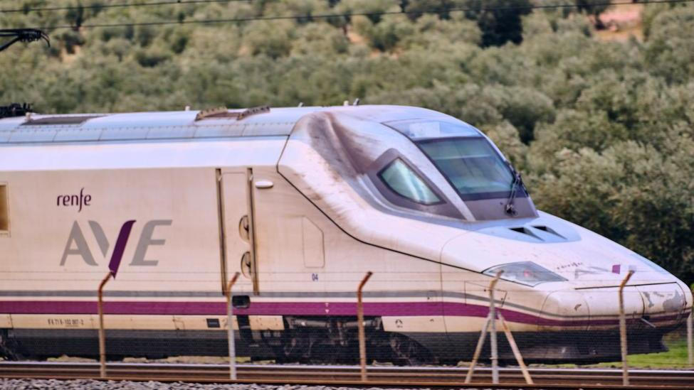 Puertollano,,Spain,-,Dec,17,,2025:,Renfe,Ave,High-speed,Train