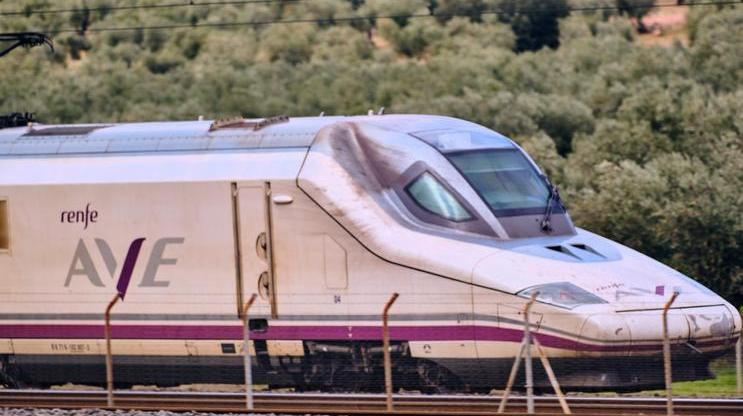 Puertollano,,Spain,-,Dec,17,,2025:,Renfe,Ave,High-speed,Train