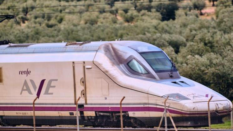 Puertollano,,Spain,-,Dec,17,,2025:,Renfe,Ave,High-speed,Train