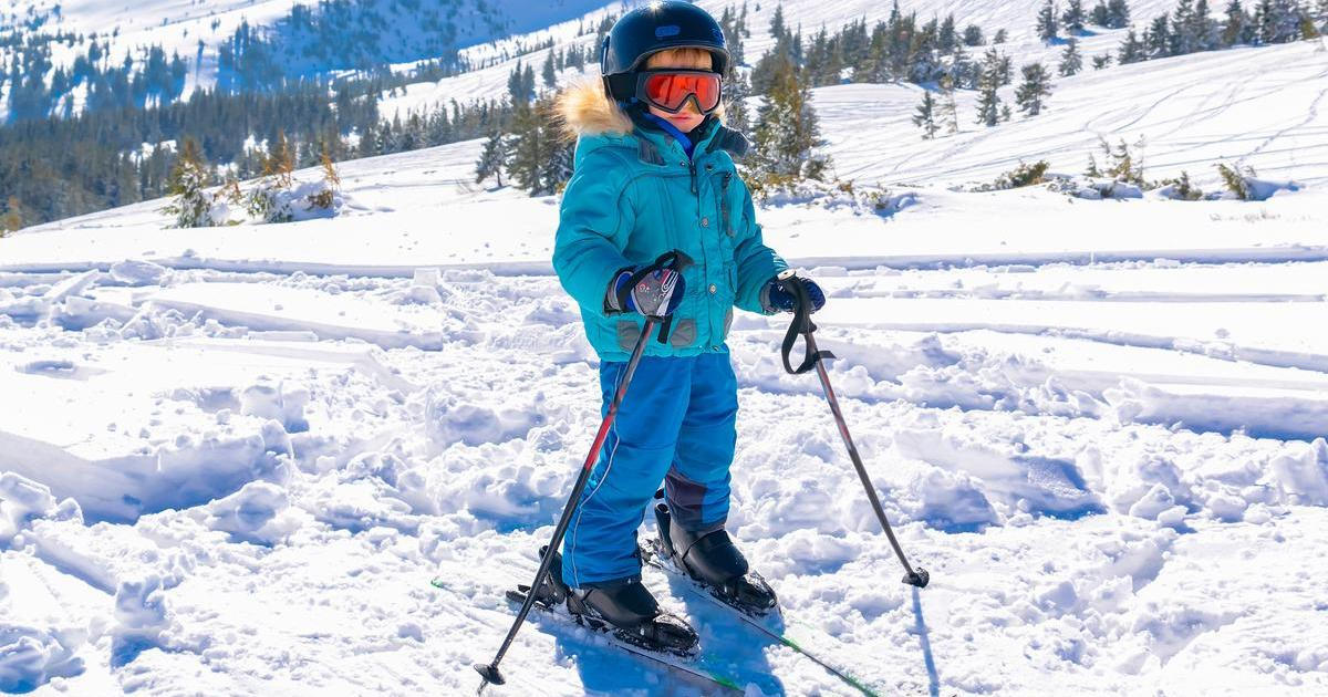 Ideální je, když se na prázdninové péči rodiče dokážou domluvit sami a soud jejich dohodu pouze schválí. Soud však není jejich návrhem vázán a vždy musí posoudit, zda je dohoda v nejlepším zájmu dítěte.