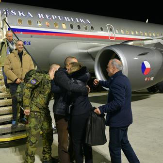 Na svobodu se spolu s dalšími cizinci dostal poté, co Spojené státy na začátku ledna z Caracasu unesly Madura a jeho ženu do USA. 