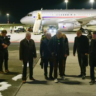 České letadlo přepravilo do Prahy také tři další bývalé vězně venezuelského režimu, občany Polska, Rumunska a Irska.