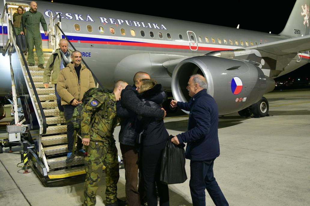 Na svobodu se spolu s dalšími cizinci dostal poté, co Spojené státy na začátku ledna z Caracasu unesly Madura a jeho ženu do USA. 