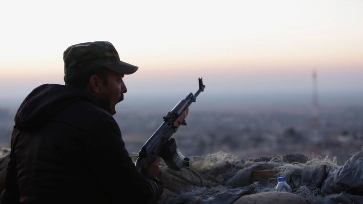 Kurdové vyháněli radikály ze Sindžáru. Města na zásobovací trase Islámského státu