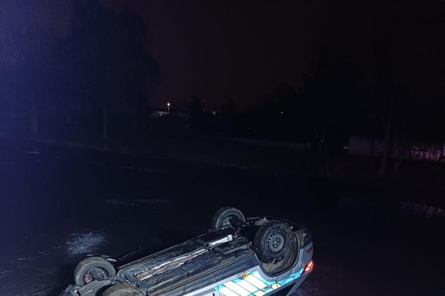 Tragédie na Vltavě. Dvě dívky se topily, dvě policejní auta havarovala. Jedna z dívek zemřela