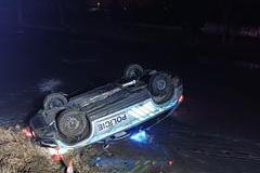 Havarovaná policejní auta u Vltavy