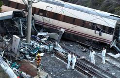 Smrt na rovném úseku: Španělsko řeší záhadnou srážku dvou rychlovlaků