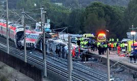Smrt na rovném úseku: Španělsko řeší záhadnou srážku dvou rychlovlaků