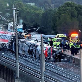 Smrt na rovném úseku: Španělsko řeší záhadnou srážku dvou rychlovlaků
