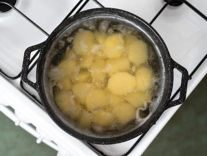 Využití vody z vařených brambor