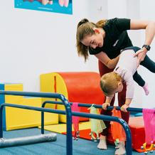 David a Jana Mašátovi razí přístup, který děti vede nejen k pohybu, ale také ke zvládání sociálních kontaktů i vlastních pocitů.