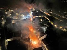 Ohnivý rituál koní: Las Luminarias je noc plná kouře a legend