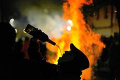 Ohnivý rituál koní: Las Luminarias je noc plná kouře a legend