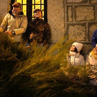 Ohnivý rituál koní: Las Luminarias je noc plná kouře a legend