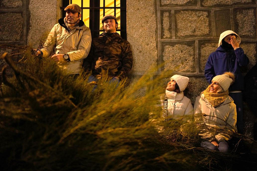 Ohnivý rituál koní: Las Luminarias je noc plná kouře a legend